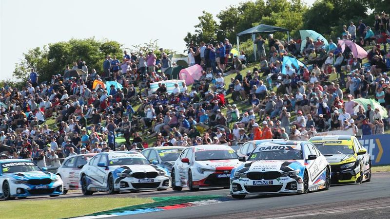 British Touring Cars racing at Thruxton