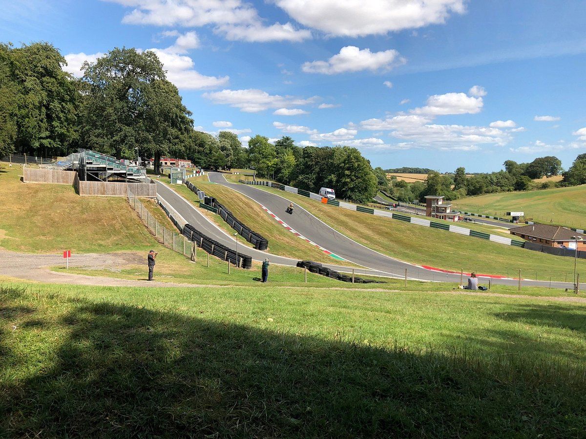 Cadwell Park circuit map showing the full layout and corner names