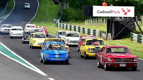 Club racing grid at Cadwell Park