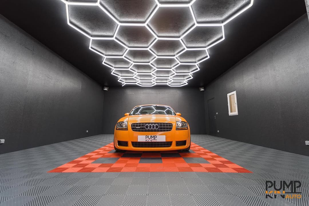 Smoothtrax smooth modular floor tile