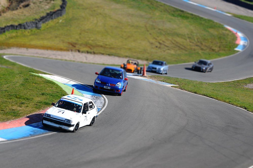 Elevation and crests at Knockhill Circuit
