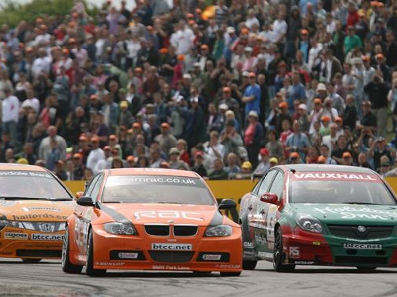 Historic racing at Thruxton Circuit